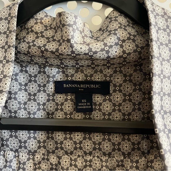 Banana Republic Cowl Neck Top Size XS in Grey/Sand Geometric Print GUC - Picture 4 of 9